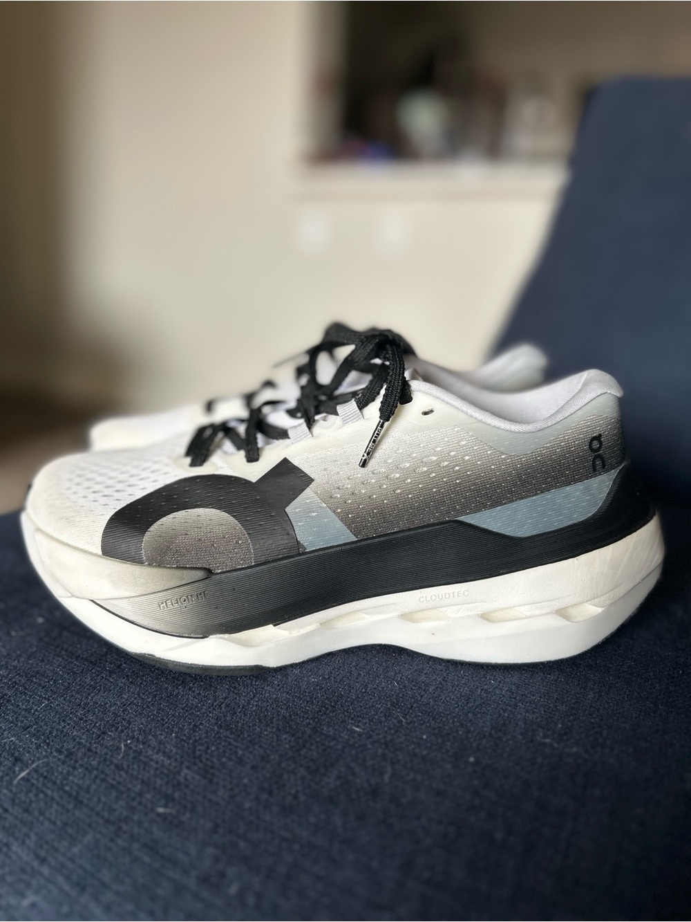 Women’s On Running Cloudboom Max size 8